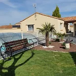 Chez Les J-folais -les Epesses - 3 Kms Puy Dufou 3*