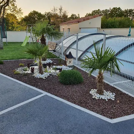 Chez Les J-folais - 3 Kms Puy Dufou - Bed & Breakfast 3*