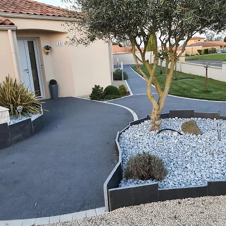 Chez Les J-folais - 3 Kms Puy Dufou - Bed & Breakfast