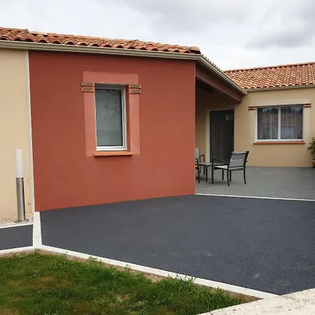 Chez Les J-folais - 3 Kms Puy Dufou - 3*