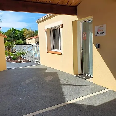 Chez Les J-folais -les Epesses - 3 Kms Puy Dufou 3*