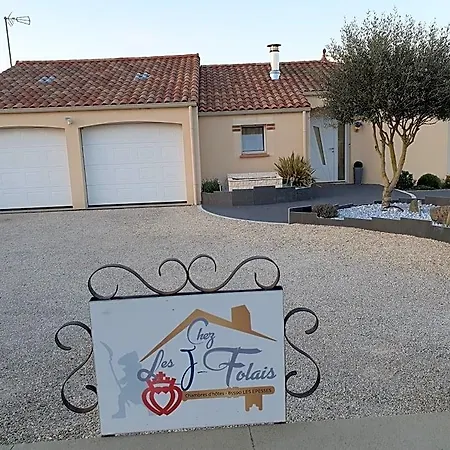 Bed and breakfast Chez Les J-folais -les Epesses - 3 Kms Puy Dufou 3*